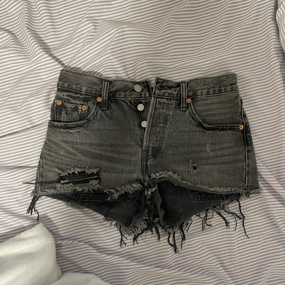 high rise levi’s denim shorts